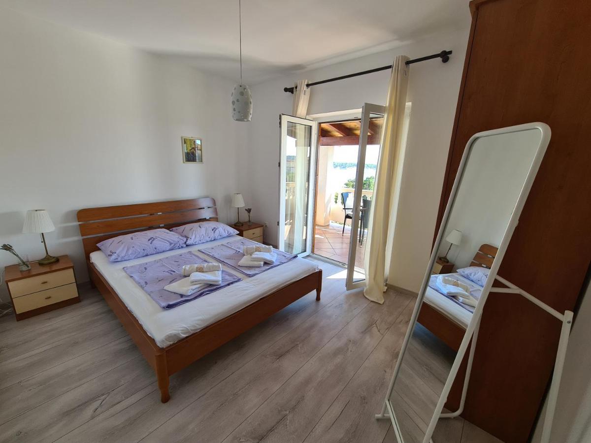 Apartman Karmen Barbat na Rabu المظهر الخارجي الصورة