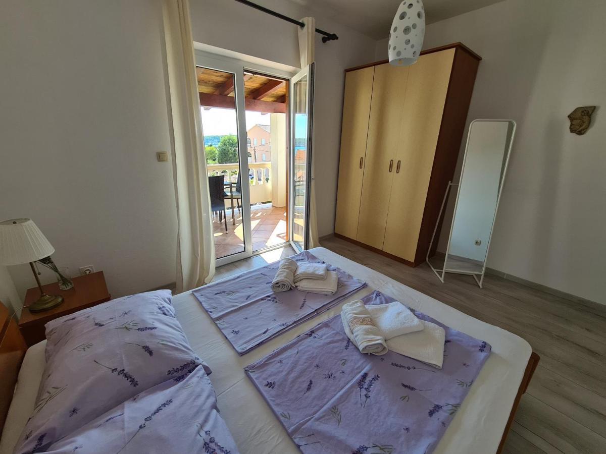 Apartman Karmen Barbat na Rabu المظهر الخارجي الصورة